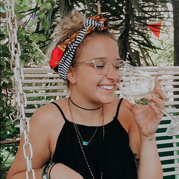 Meet your Posher, Dyanne - Picture 2 of 7